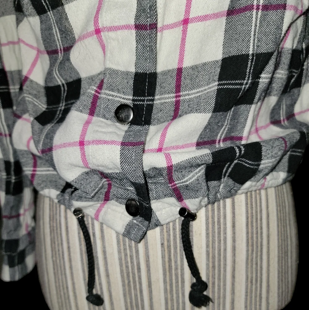 EUC Black and white hooded plaid snap up shirt - Picture 4 of 6